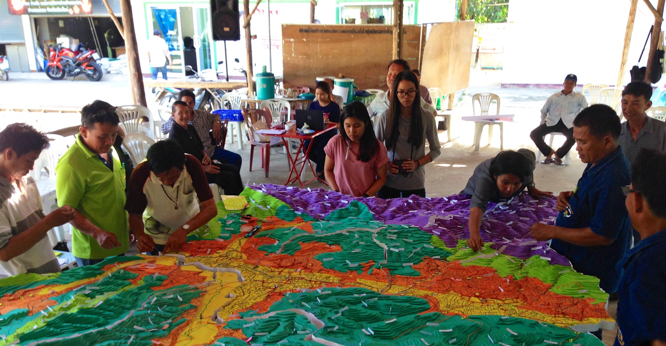 A community architects group, together with Mae-Tha subdistrict, show how protection of the national park forest can be performed simultaneously with management and preservation of agricultural practices.