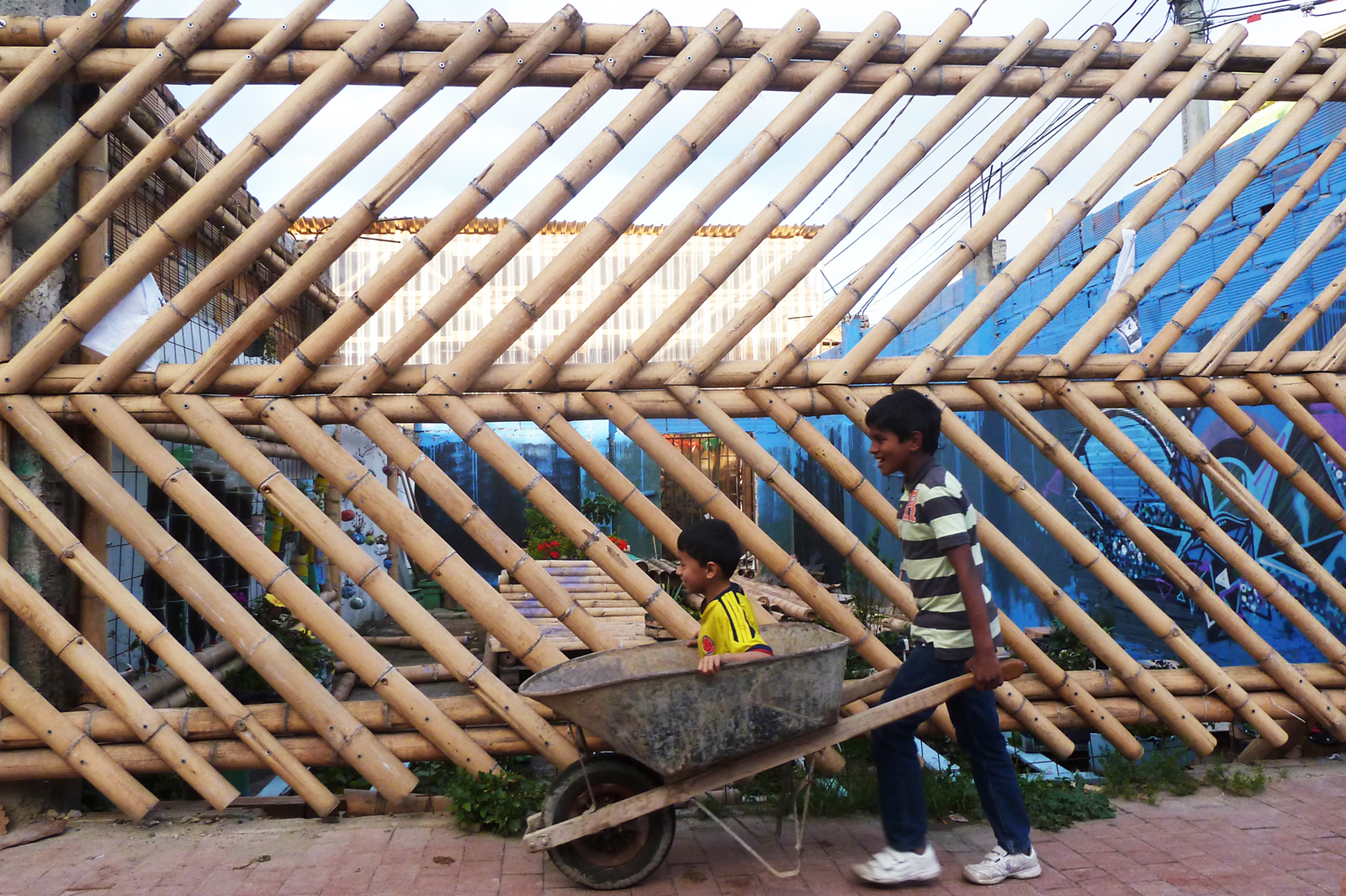 El Trébol: cultural community space. Self-construction. Bogotá, 2015. Credits: Arquitectura Expandida